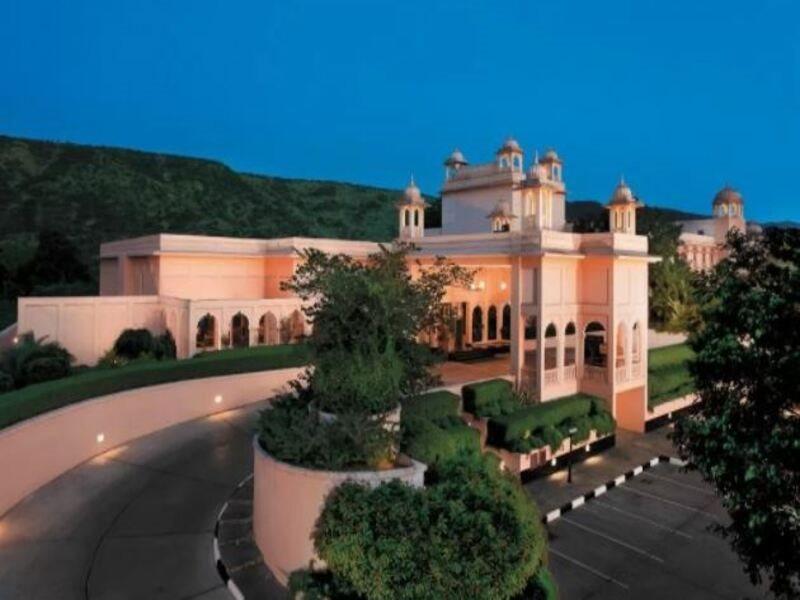 Trident Jaipur Hotel Exterior photo The Oberoi Udaivilas Palace