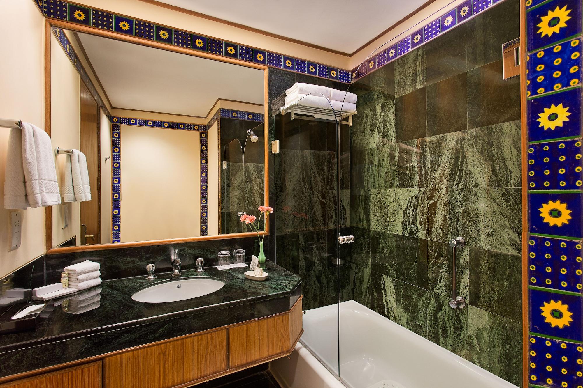 Trident Jaipur Hotel Exterior photo Bathroom