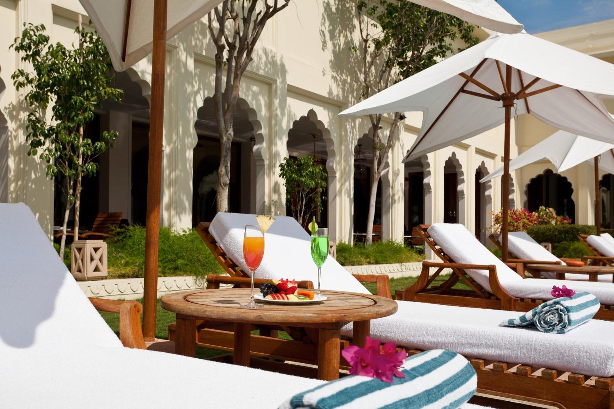 Trident Jaipur Hotel Exterior photo The pool at the Taj Bengal